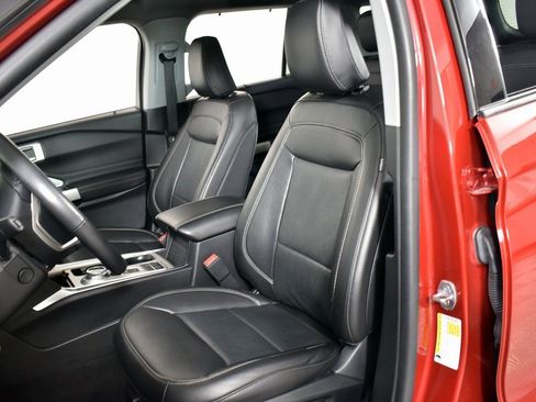 Used 2023 Ford Explorer Limited w/ Limited Technology Package image 12