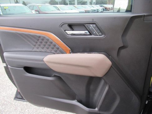 Used 2024 GMC Canyon Denali w/ LPO, Denali Black Edition image 18