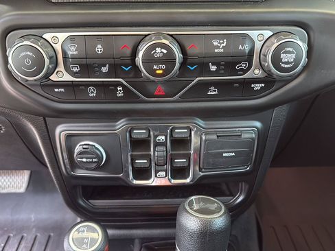 Used 2021 Jeep Wrangler Unlimited Sport AWD/4WD image 4