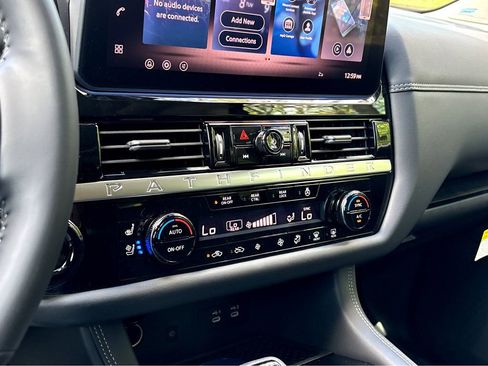 New 2026 Nissan Pathfinder Platinum w/ Accent Package FWD image 10