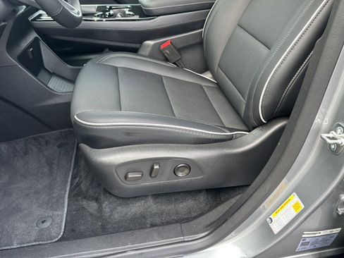 Used 2025 Buick Enclave Preferred image 31