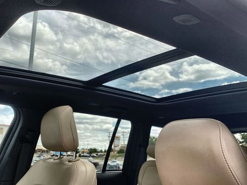 Certified 2024 Jeep Grand Cherokee Limited w/ Luxury Tech Group II image 21