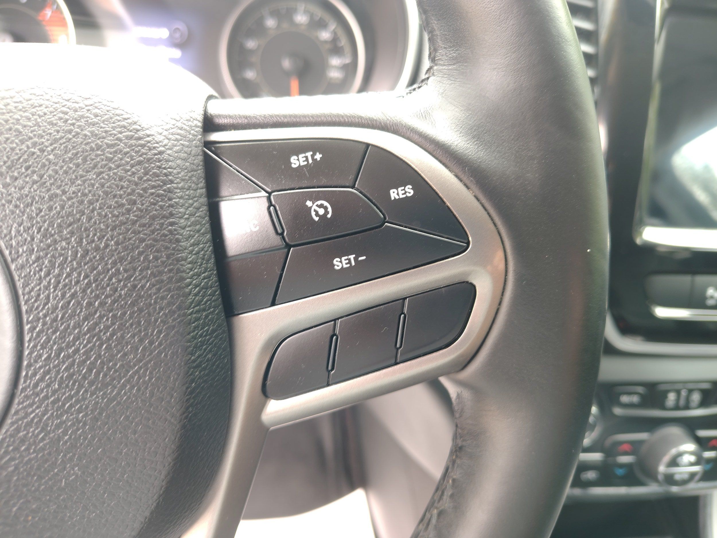 Used 2019 Jeep Cherokee Limited AWD/4WD image 32