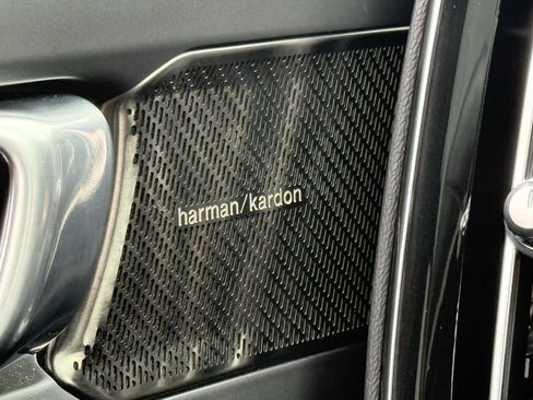 Used 2021 Volvo XC40 P8 Recharge w/ Advanced Package image 34