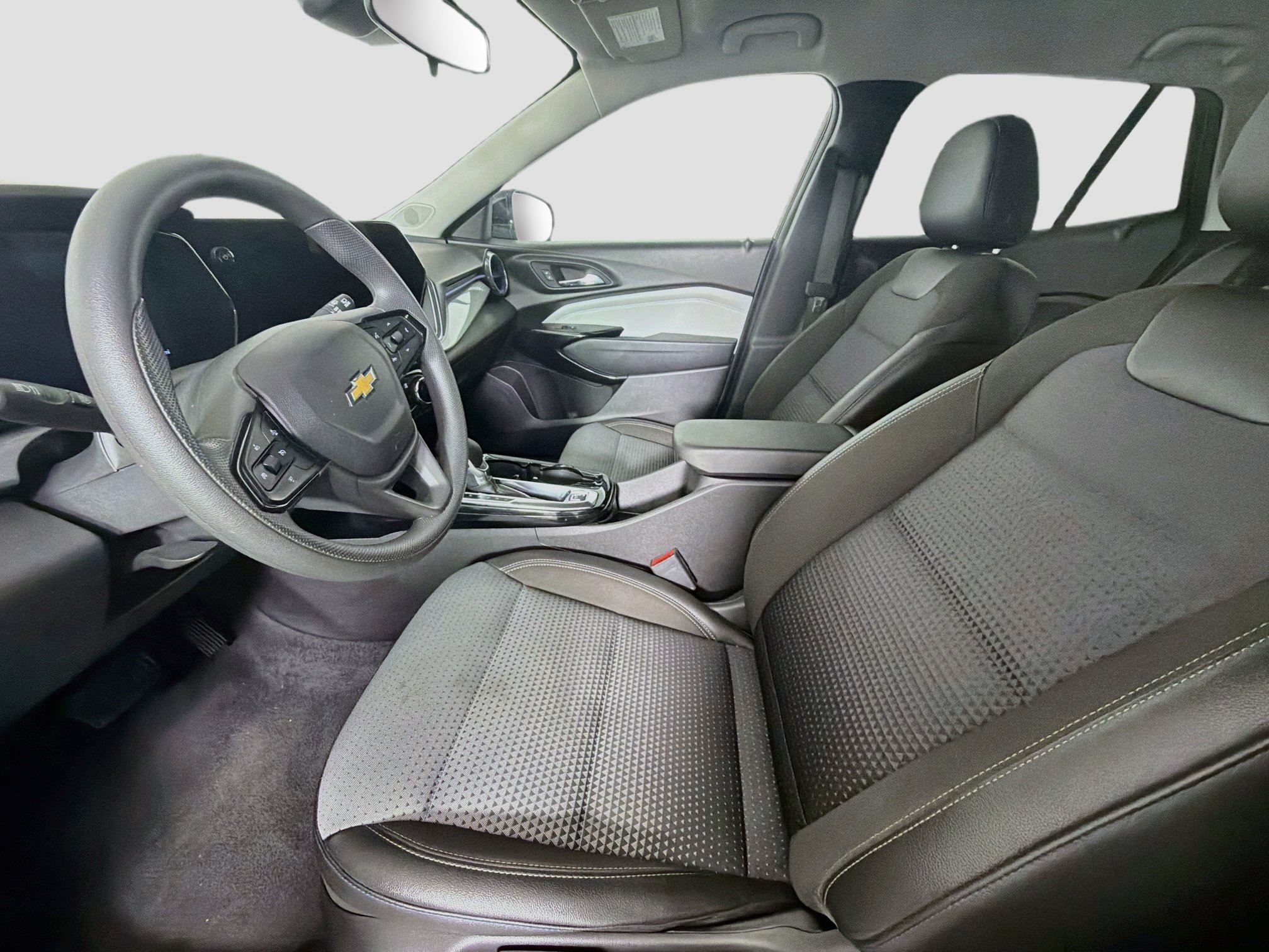 Used 2025 Chevrolet Trax LT FWD image 13