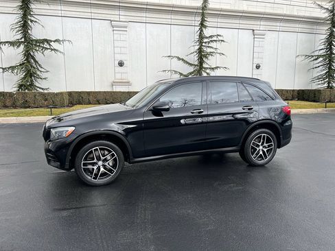 Used 2017 Mercedes-Benz GLC 300 4MATIC image 2