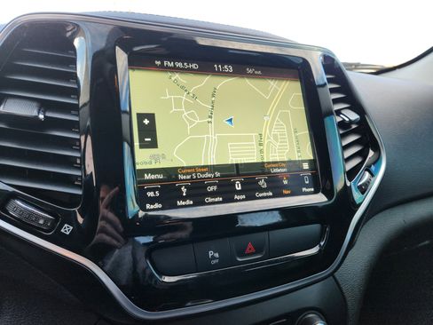 Used 2019 Jeep Cherokee Limited image 23