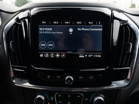 Used 2023 Chevrolet Traverse LT image 13