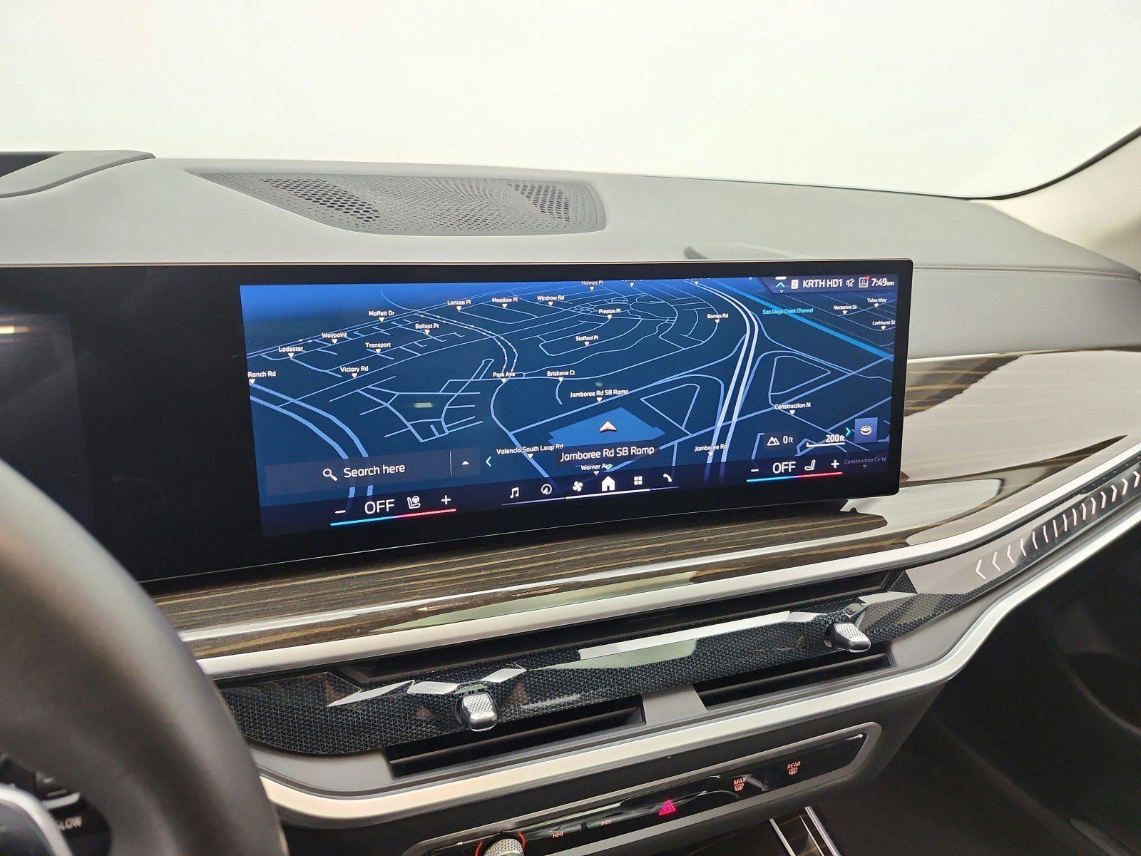Used 2024 BMW X7 xDrive40i w/ Premium Package AWD/4WD image 14