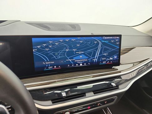 Used 2024 BMW X7 xDrive40i w/ Premium Package AWD/4WD image 14