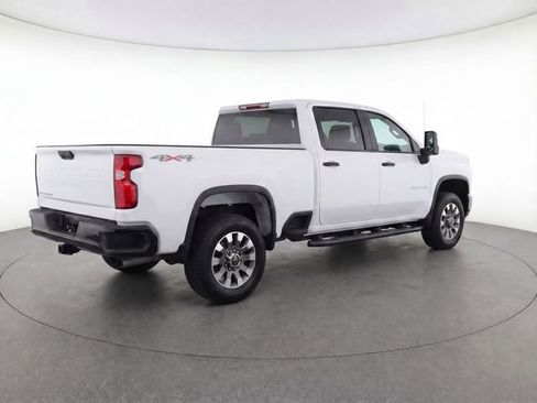 Used 2021 Chevrolet Silverado 2500 Custom w/ Custom Value Package AWD/4WD image 5