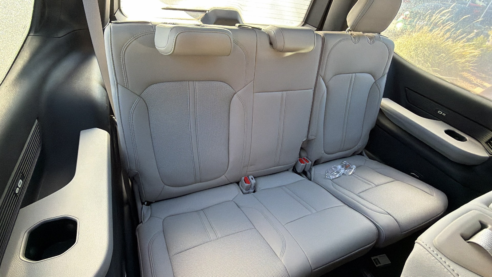 Used 2025 Jeep Wagoneer 4WD w/ Premium Group I image 23