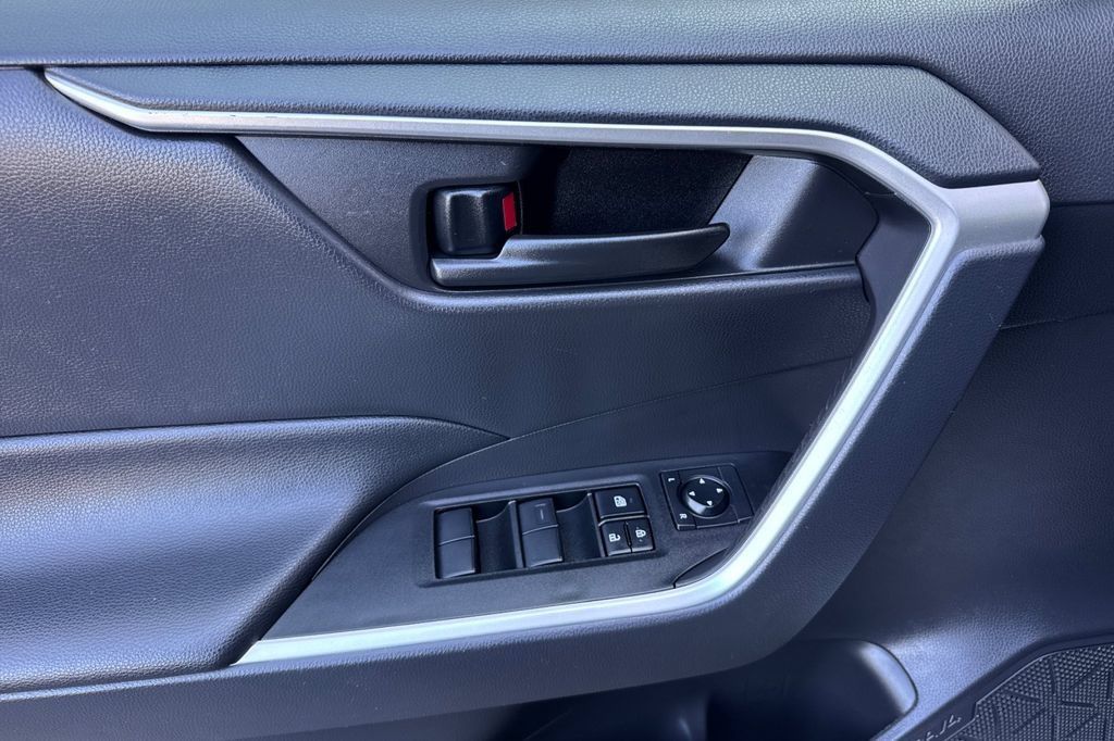 Certified 2023 Toyota RAV4 LE FWD image 10