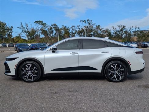 Used 2025 Toyota Crown XLE image 2