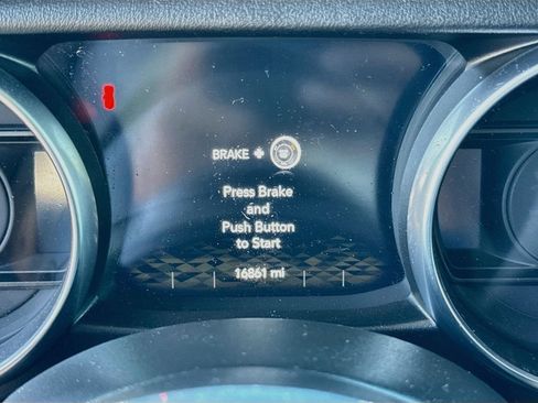 Used 2022 Jeep Wrangler Unlimited Rubicon 4xe w/ Cold Weather Group AWD/4WD image 13