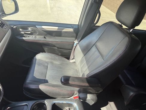 Used 2017 Dodge Grand Caravan GT FWD image 15
