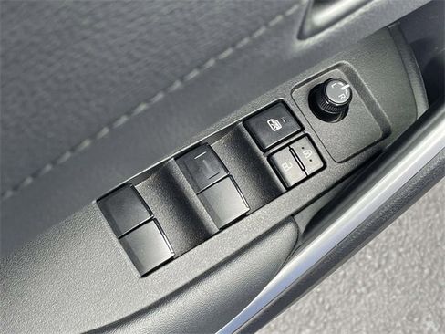 Used 2024 Toyota Corolla Cross XLE image 19