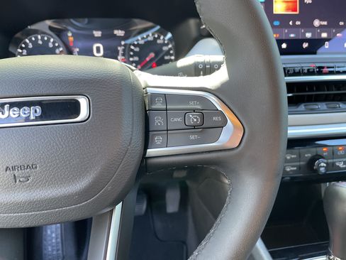 Used 2025 Jeep Compass Limited AWD/4WD image 19