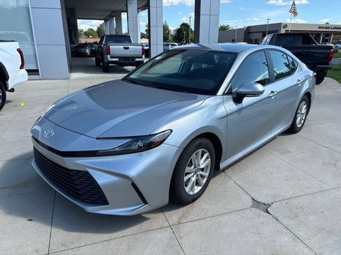 Used 2025 Toyota Camry LE FWD image 3