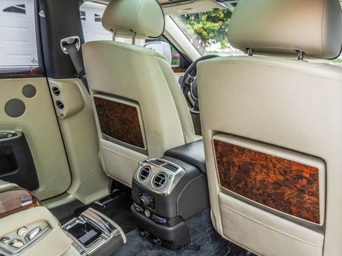 Used 2015 Rolls-Royce Ghost image 98