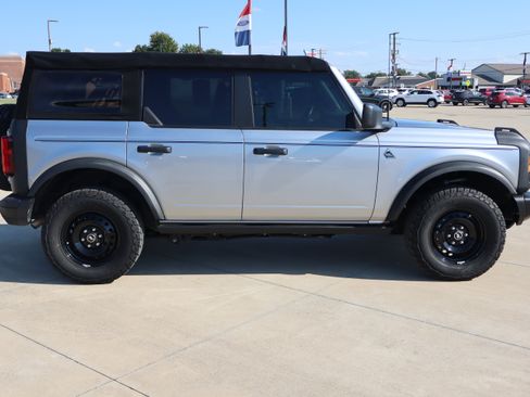 Used 2022 Ford Bronco Black Diamond AWD/4WD image 4
