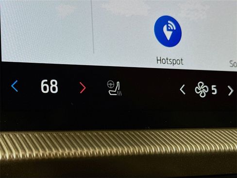 Used 2025 Ford Explorer ST image 19