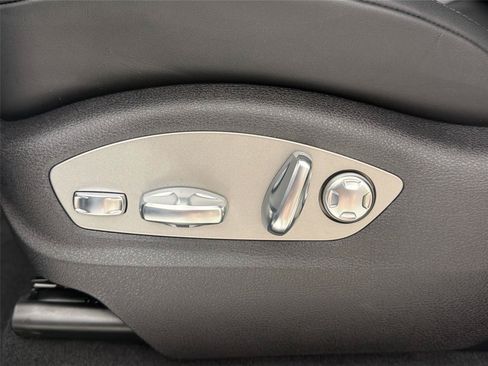 Certified 2026 Porsche Macan AWD/4WD image 32