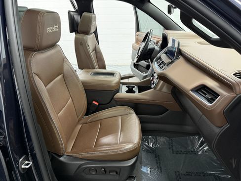 Used 2023 Chevrolet Tahoe High Country w/ Advanced Technology Package AWD/4WD image 22
