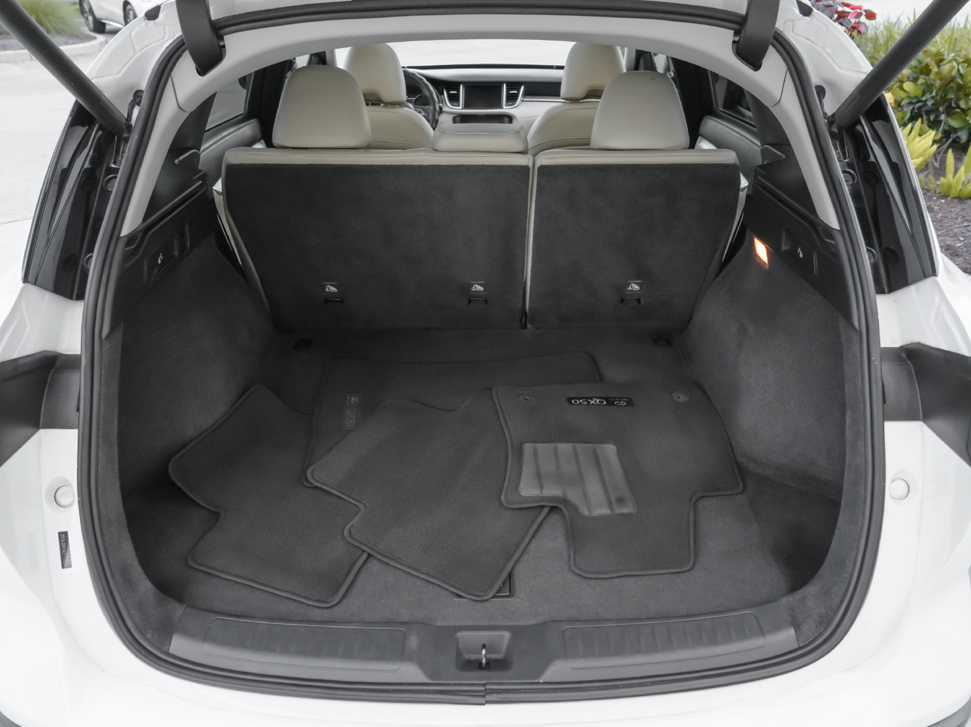 Used 2020 INFINITI QX50 Luxe w/ Navigation Package FWD image 41