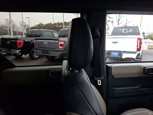 Used 2024 Ford Bronco Wildtrak image 13