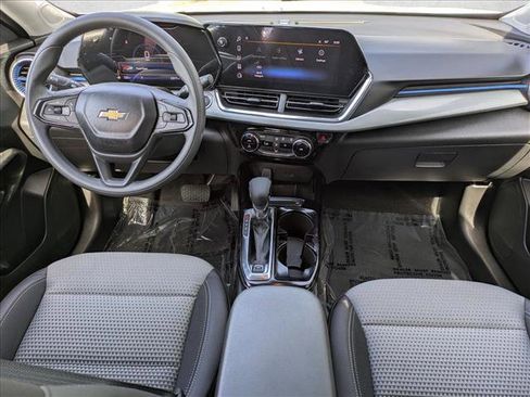 Used 2026 Chevrolet Trax LT FWD image 16