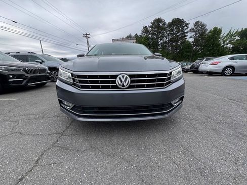 Used 2018 Volkswagen Passat 2.0T SE FWD image 2