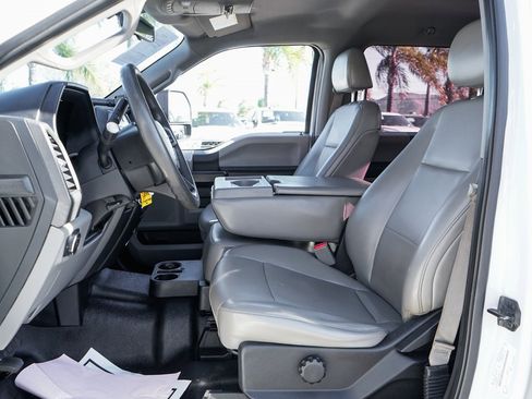 Used 2017 Ford F550 XL image 17