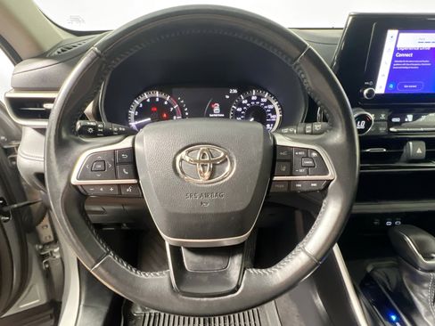 Used 2023 Toyota Highlander LE image 17
