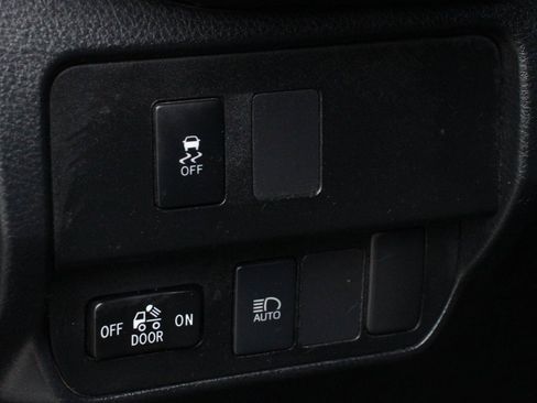 Used 2020 Toyota Tacoma SR5 image 18