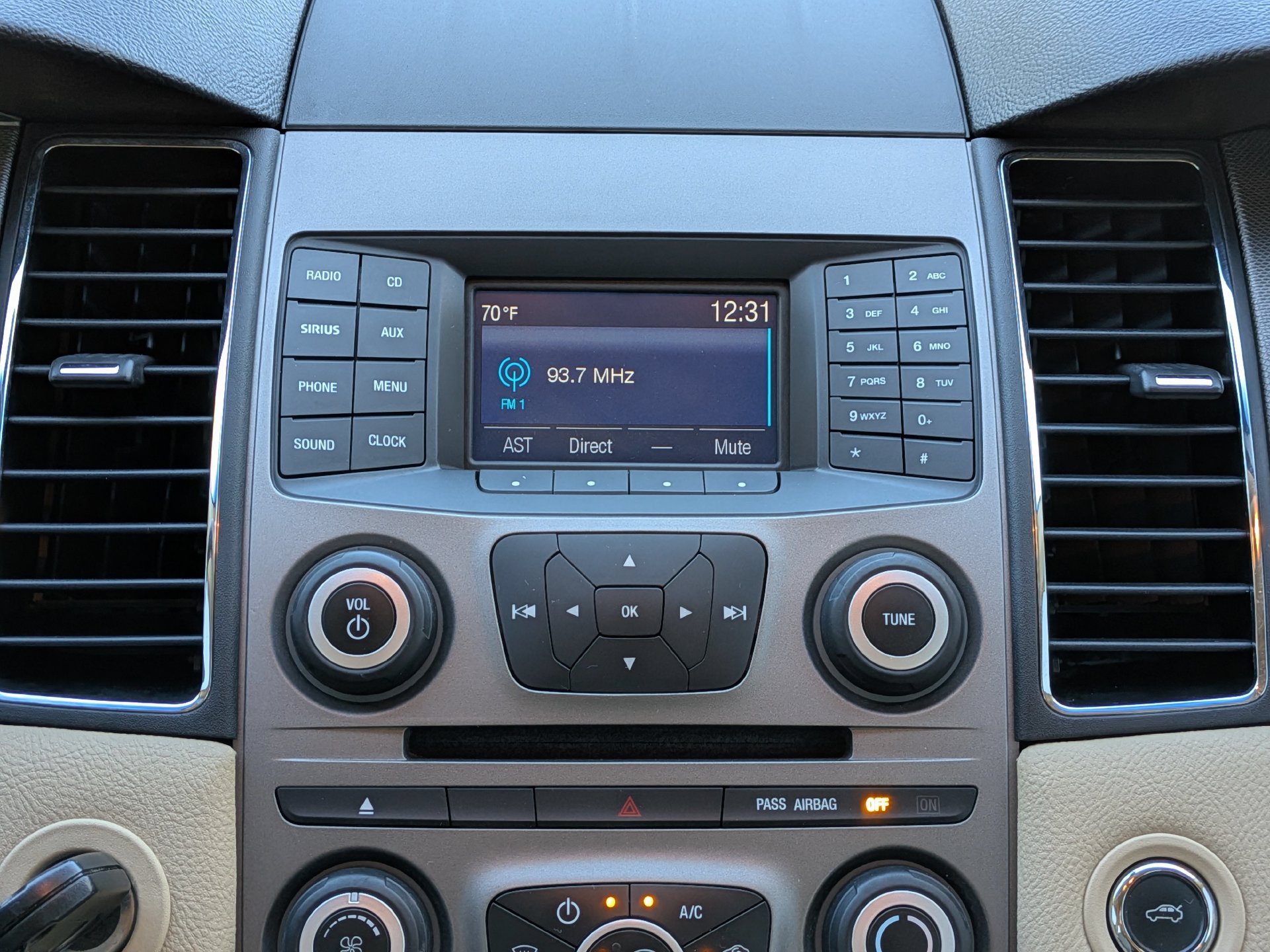 Used 2015 Ford Taurus SE FWD image 19