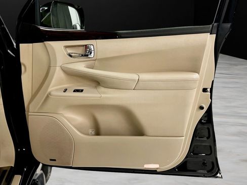 Used 2011 Lexus LX 570 4WD w/ Luxury Pkg image 29