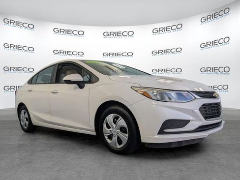 Used 2017 Chevrolet Cruze LS FWD image 1
