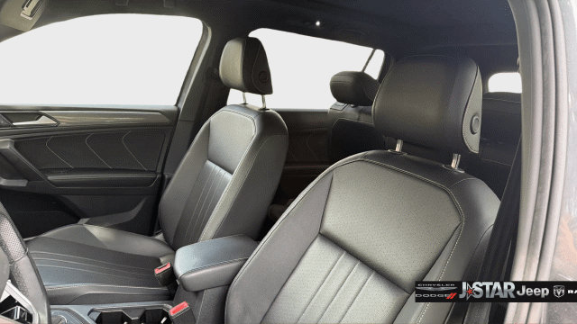 Used 2023 Volkswagen Tiguan SE R-Line FWD image 11