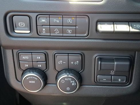 Used 2024 Chevrolet Tahoe Premier AWD/4WD image 22