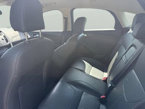 Used 2016 Ford Focus SE w/ Equipment Group 201A FWD image 12