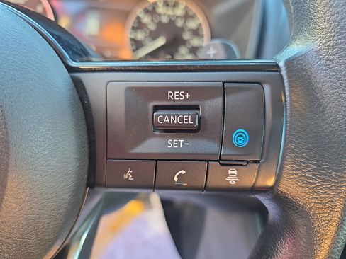 Used 2023 Nissan Rogue SV image 18