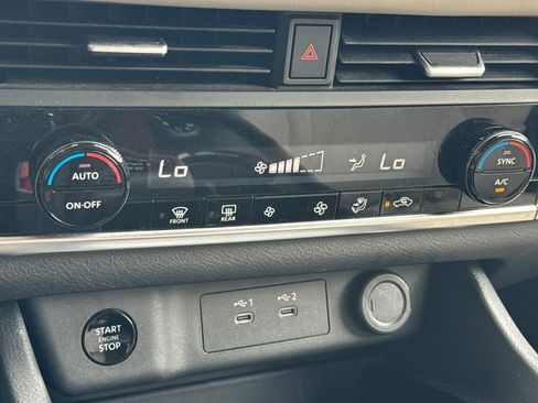 Used 2025 Nissan Rogue SV AWD/4WD image 19
