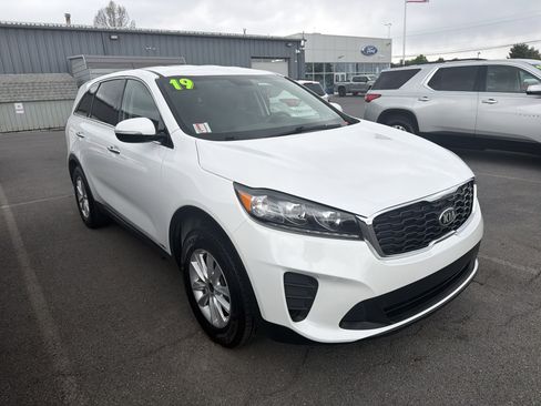 Used 2019 Kia Sorento AWD V6 image 3