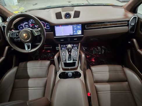 Used 2020 Porsche Cayenne Turbo image 36