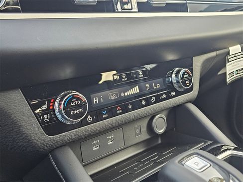 New 2026 Mitsubishi Outlander SEL image 21