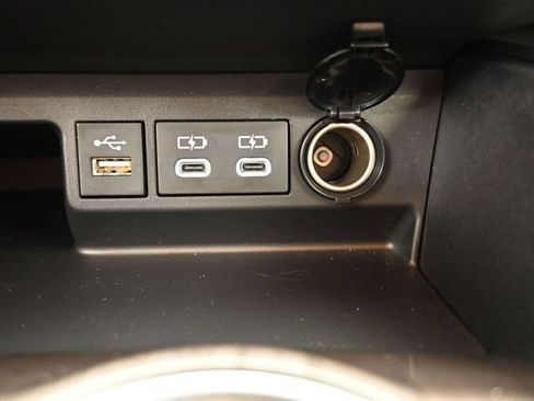 Used 2023 Toyota Highlander Limited FWD image 4