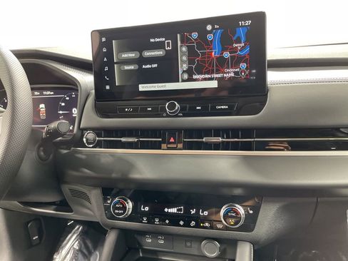 New 2025 Mitsubishi Outlander SE image 17