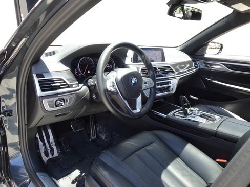 Used 2019 BMW 740i w/ M Sport Package RWD image 10