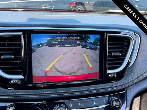Used 2025 Chrysler Pacifica Limited FWD image 10